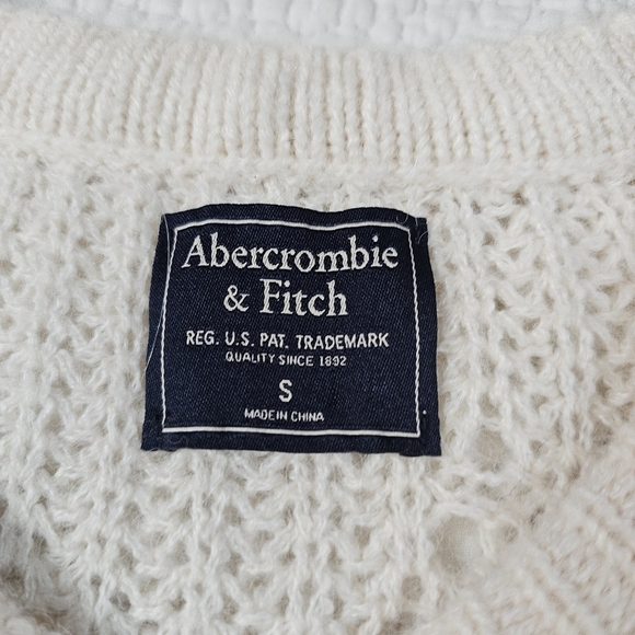 Abercrombie & Fitch Women's Wool Alpaca-Blend Crew Knit Sweater - Picture 8 of 9